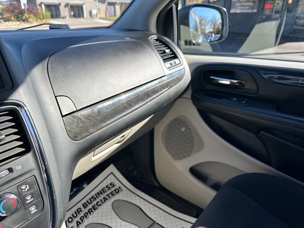 Used 2018 Dodge Grand Caravan SE image 21