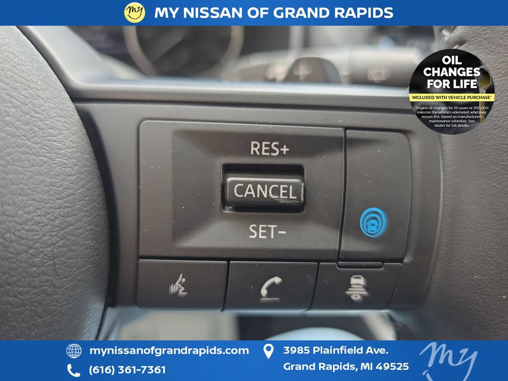 Used 2024 Nissan Rogue SV w/ SV Premium Package AWD/4WD image 18
