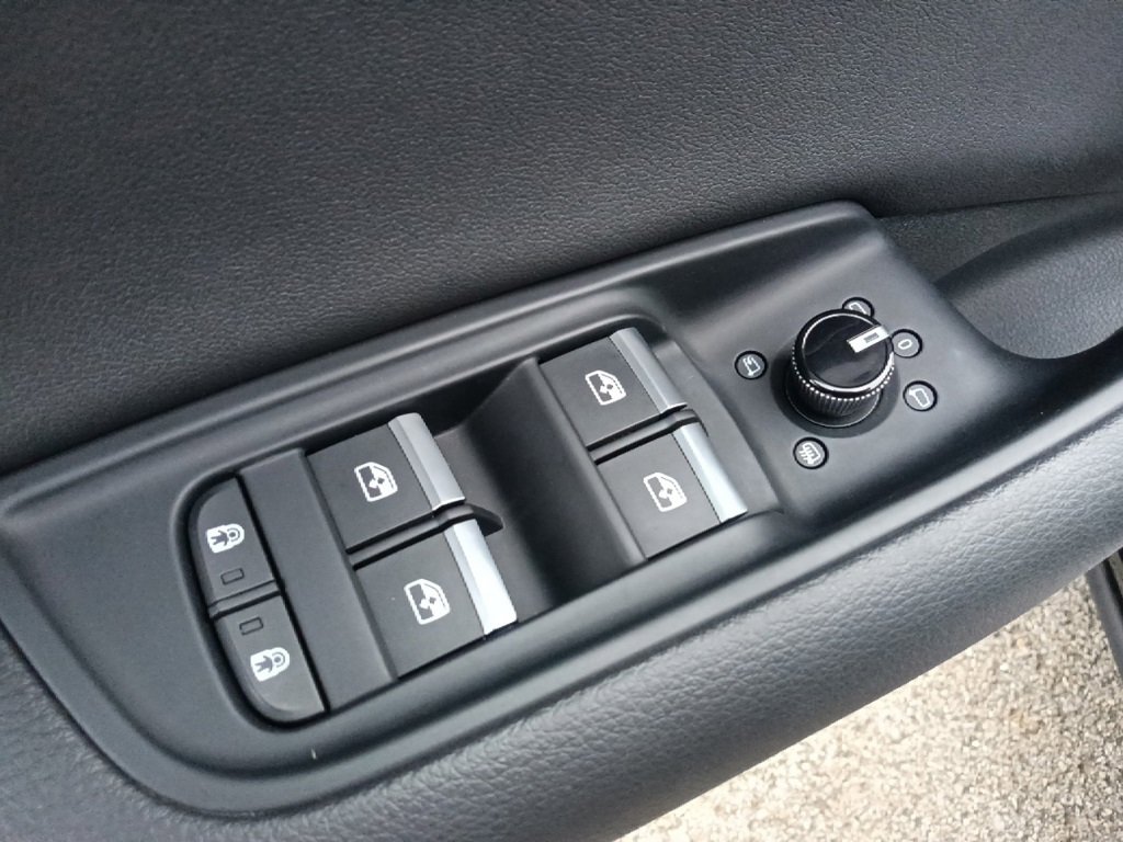 Used 2023 Audi Q8 Premium image 14