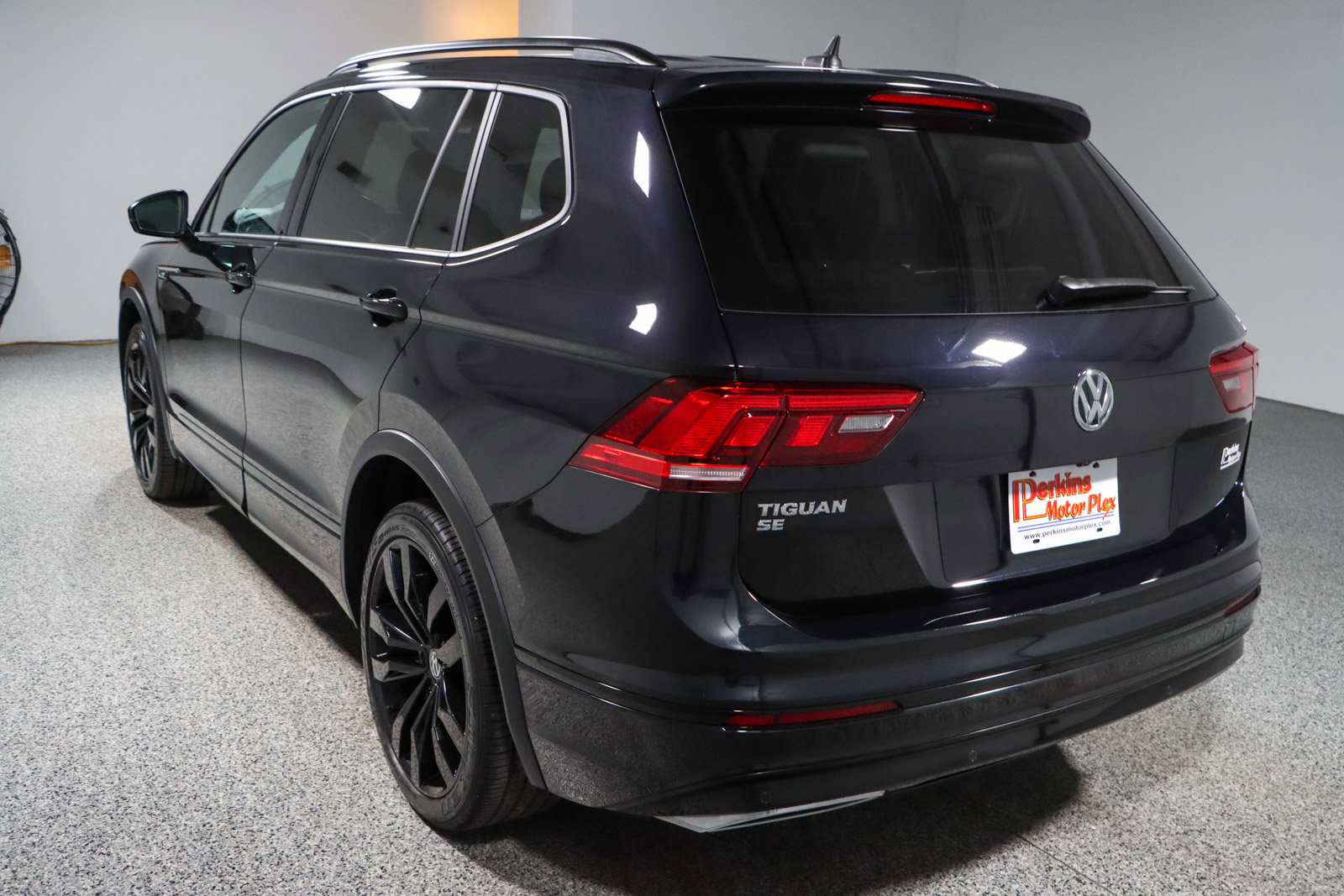 Used 2021 Volkswagen Tiguan SE R-Line image 9