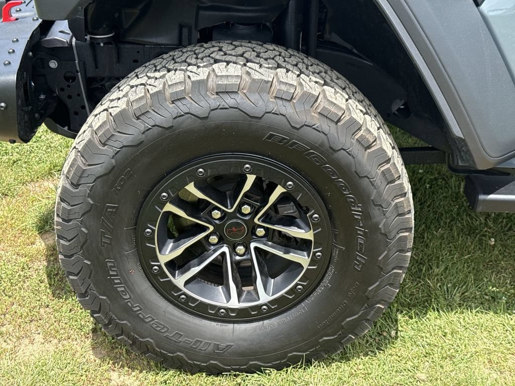 Used 2025 Jeep Wrangler Unlimited Rubicon w/ XTREMEE 35" Tire Package AWD/4WD image 10