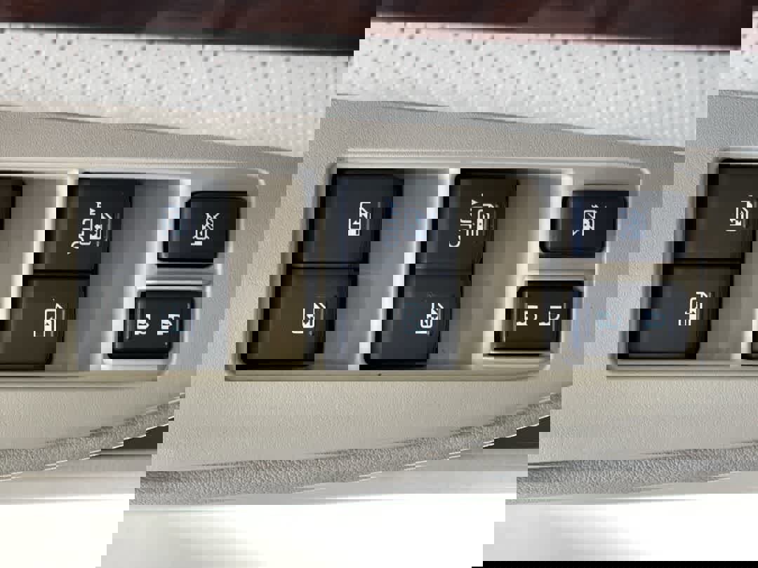 Used 2014 Subaru Legacy 2.5i Limited w/ Popular Package #2 image 16