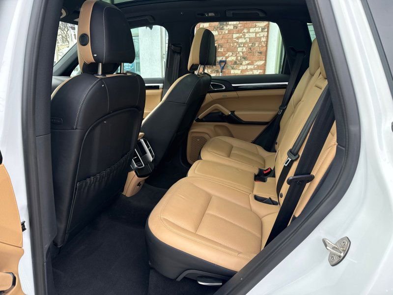 Used 2016 Porsche Cayenne image 14