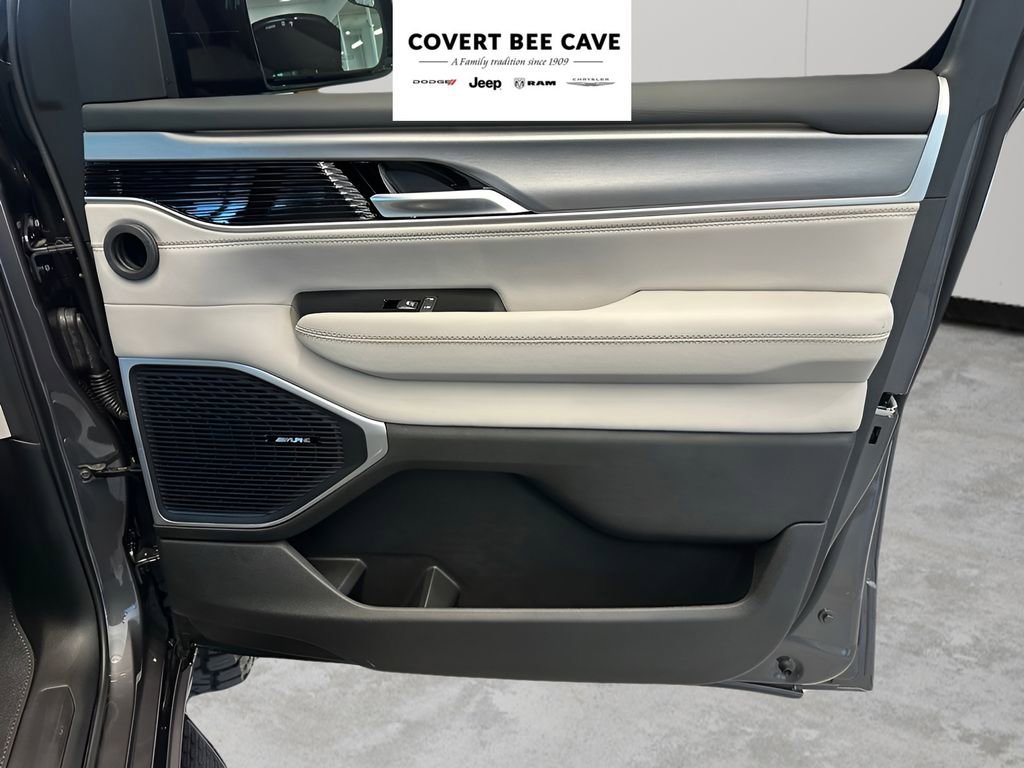 New 2026 Jeep Grand Wagoneer L 4WD image 9