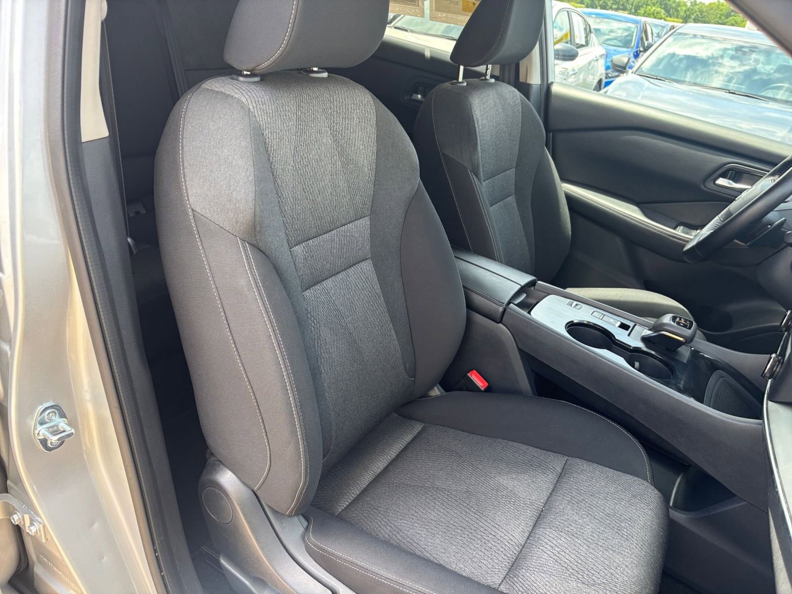 Used 2025 Nissan Rogue SV FWD image 38