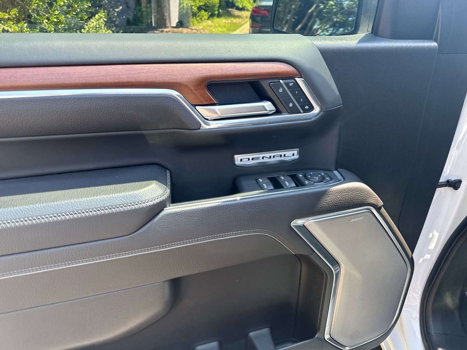 Used 2023 GMC Sierra 1500 Denali AWD/4WD image 9