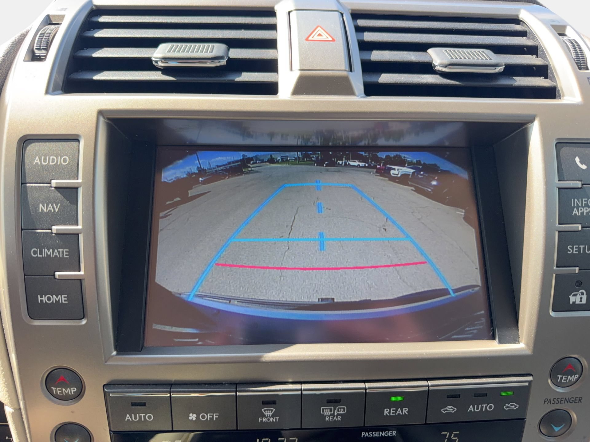 Used 2014 Lexus GX 460 w/ Premium Package AWD/4WD image 22