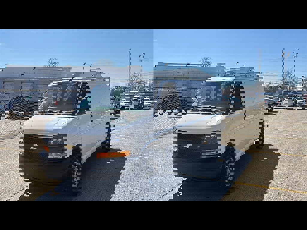 Used 2022 Chevrolet Express 2500 Extended image 2