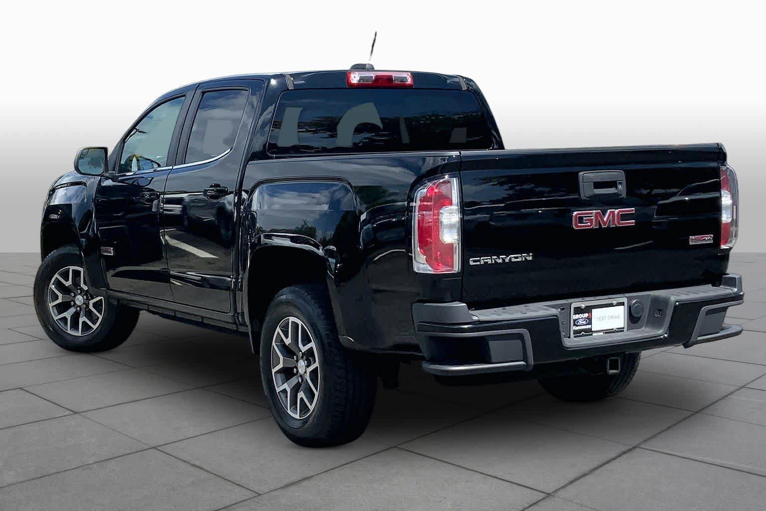 Used 2015 GMC Canyon SLE w/ All-Terrain Package RWD image 11