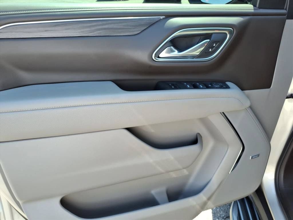 Used 2023 GMC Yukon XL SLT AWD/4WD image 21