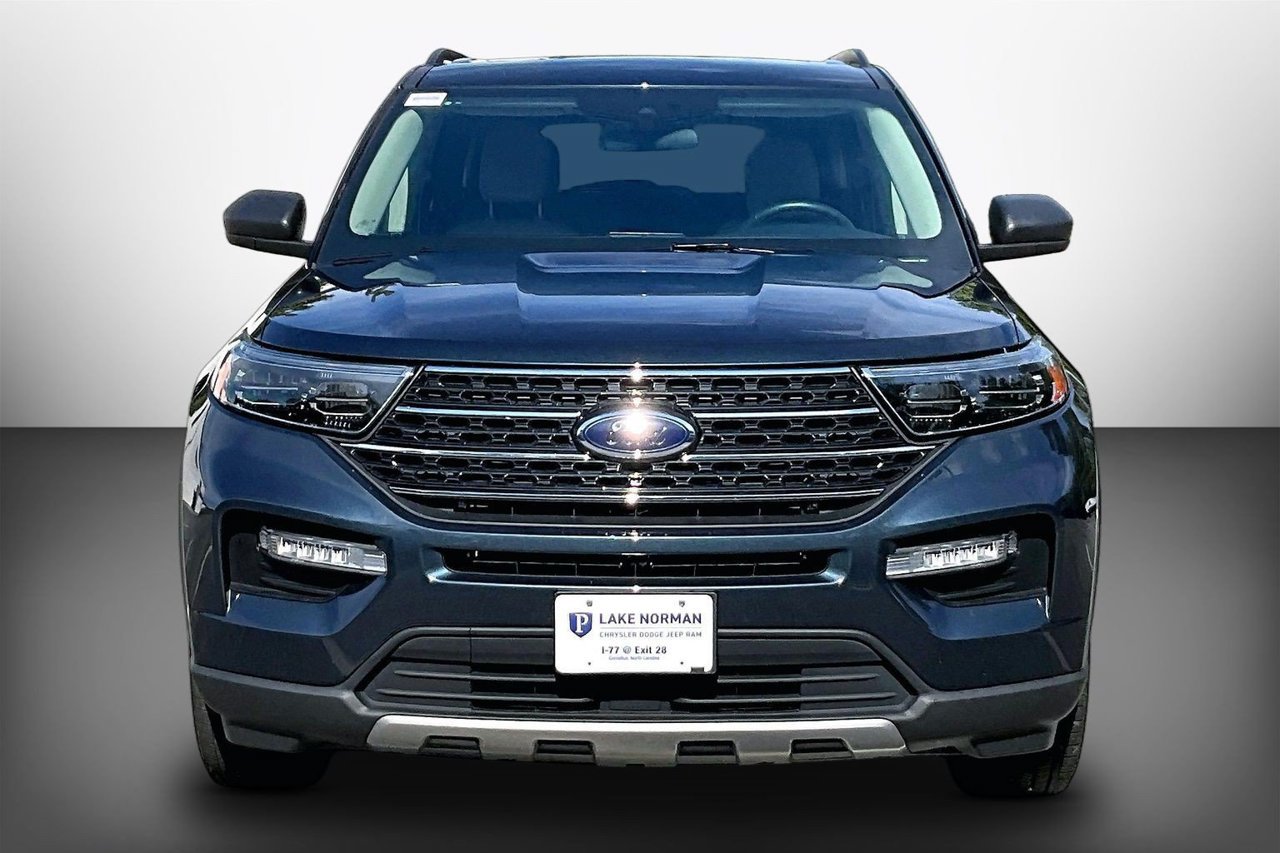 Used 2023 Ford Explorer XLT w/ Equipment Group 202A AWD/4WD image 3