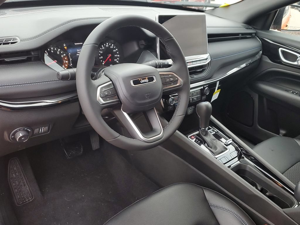 New 2026 Jeep Compass Latitude AWD/4WD image 18