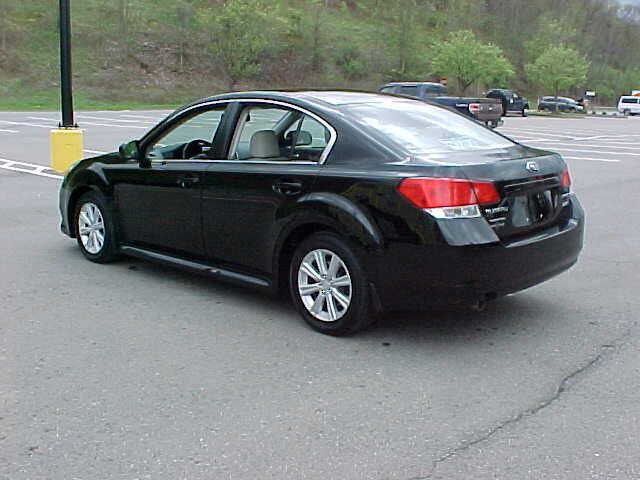 Used 2010 Subaru Legacy 2.5i Premium AWD/4WD image 7