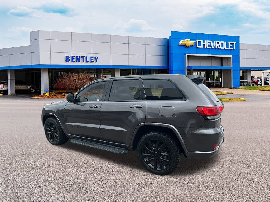 Used 2020 Jeep Grand Cherokee Altitude image 3