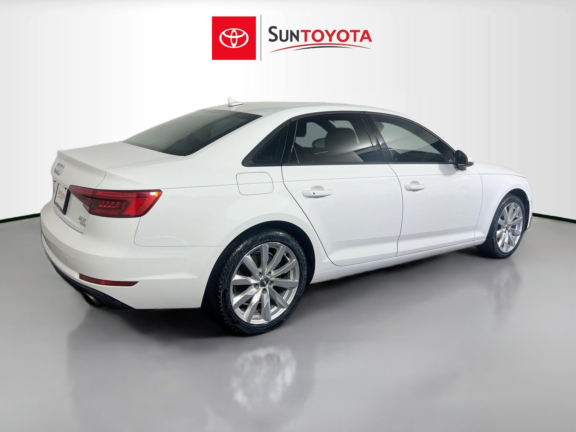 Used 2017 Audi A4 2.0T Ultra Premium w/ Convenience Package image 4