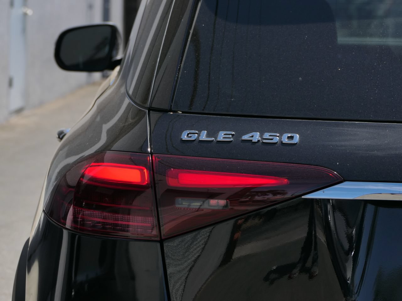 Used 2025 Mercedes-Benz GLE 450 4MATIC image 4