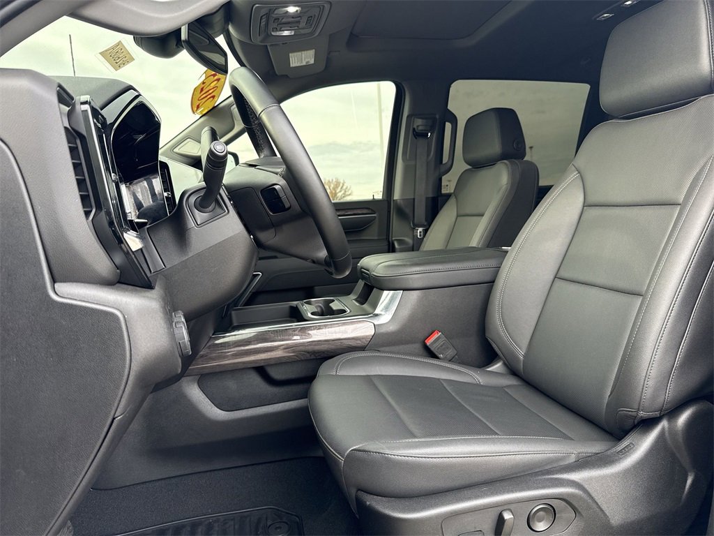 Used 2025 Chevrolet Silverado 2500 LTZ w/ LTZ Convenience Package image 13