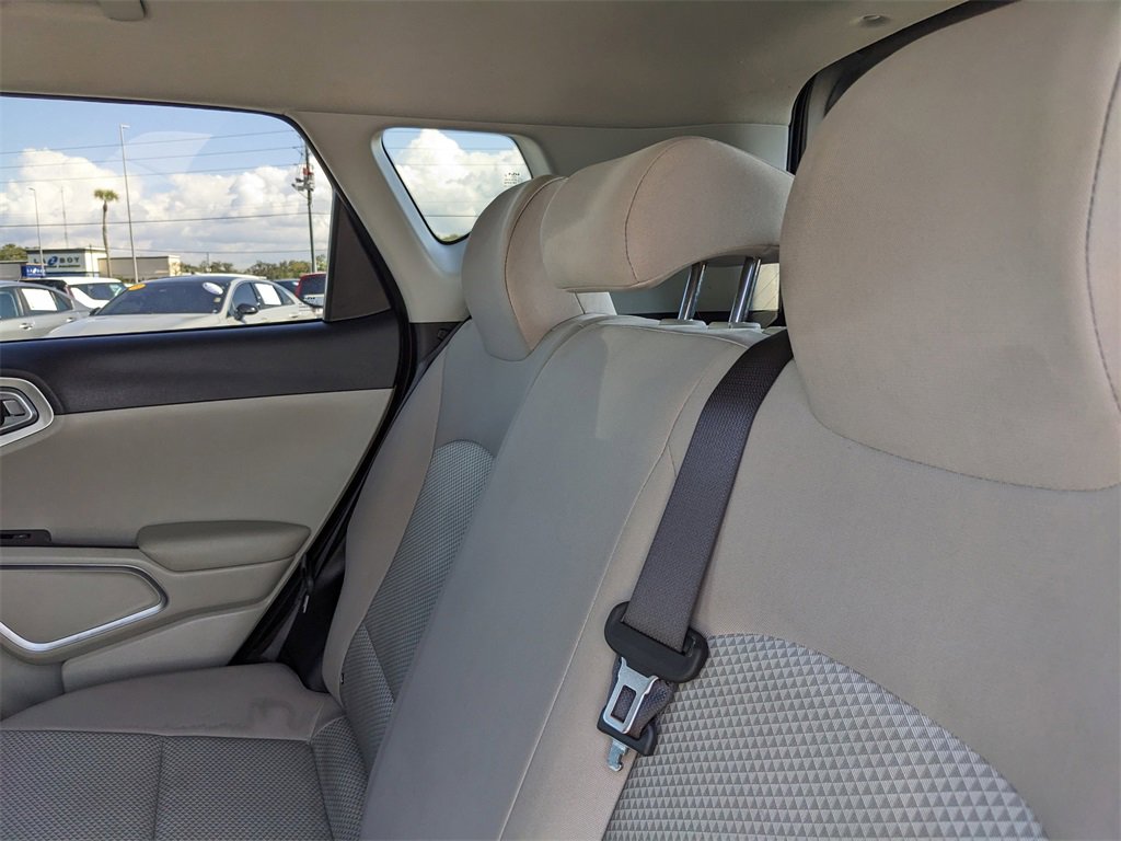 Certified 2025 Kia Soul LX image 18