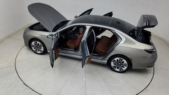 Used 2023 BMW i7 xDrive60 image 86
