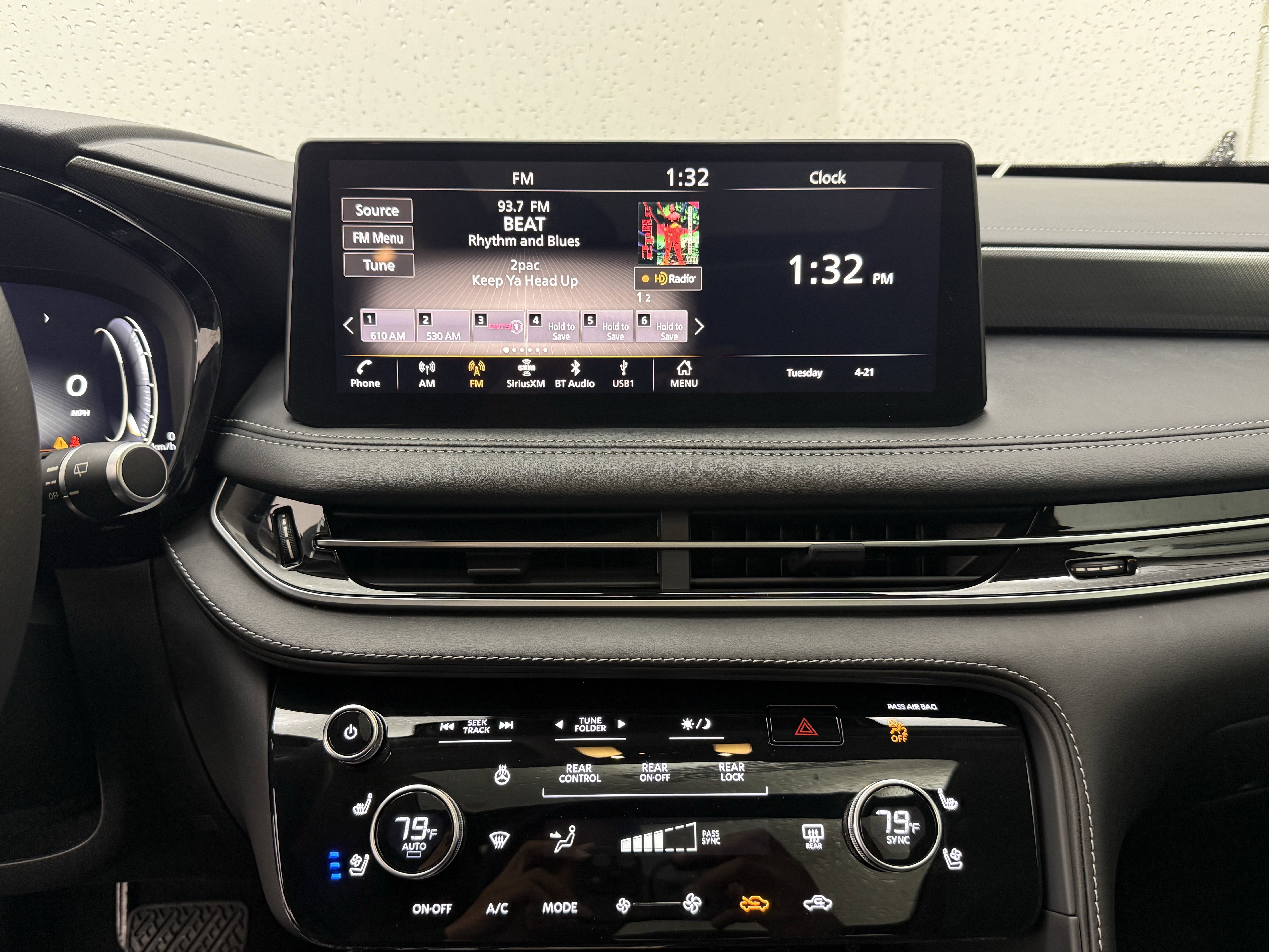 Used 2023 INFINITI QX60 Luxe w/ Performance Audio Package FWD image 19