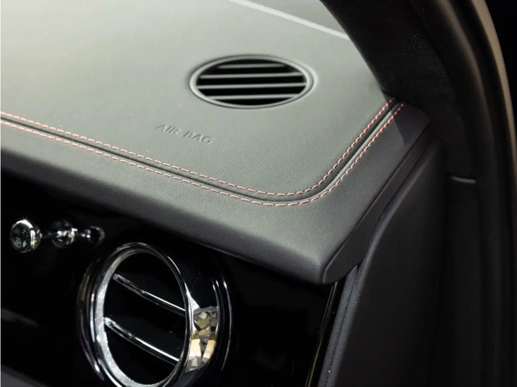 Used 2025 Bentley Bentayga V8 image 74