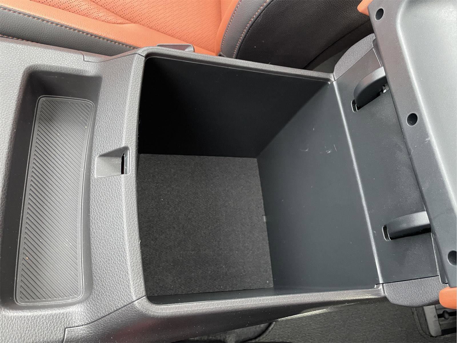 Used 2025 Kia Carnival SX Prestige image 35