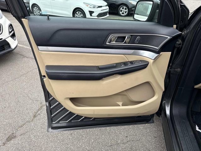 Used 2016 Ford Explorer XLT w/ Equipment Group 202A AWD/4WD image 13