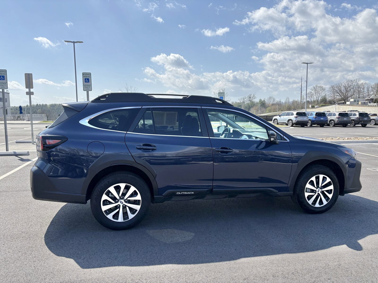 Used 2025 Subaru Outback Premium AWD/4WD image 8