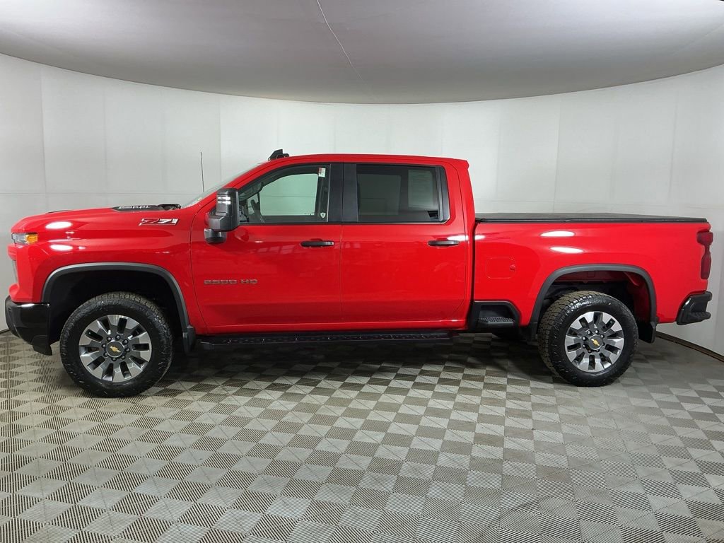 Used 2024 Chevrolet Silverado 2500 Custom w/ Custom Value Package image 5