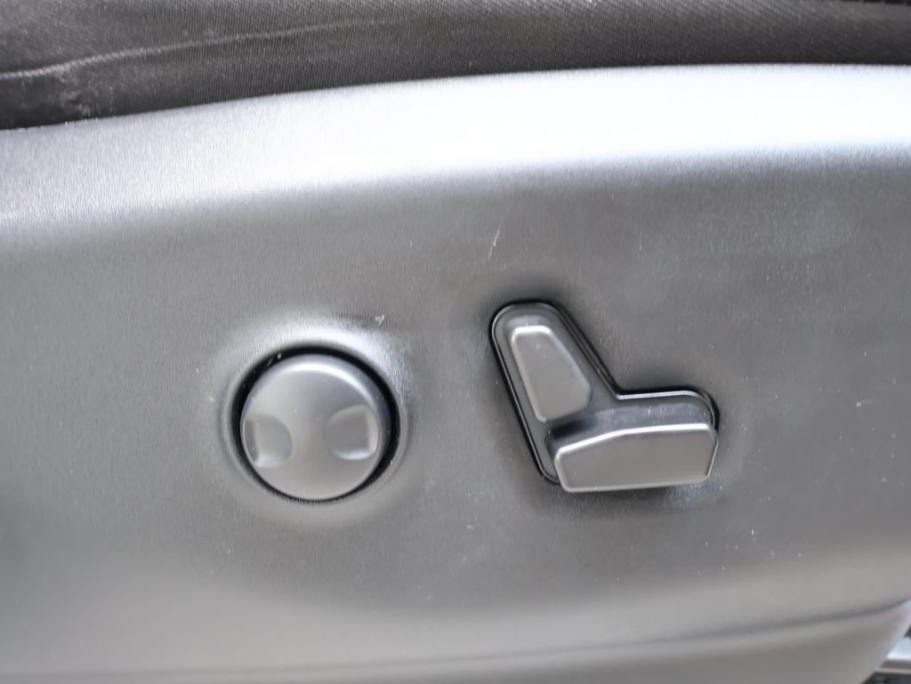 Used 2023 Chrysler Pacifica Limited w/ Uconnect Theater Family Group AWD/4WD image 35