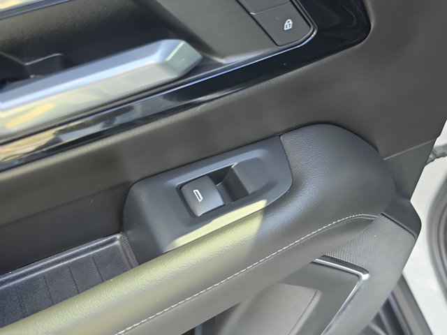 Used 2025 Chevrolet Suburban LS RWD image 13