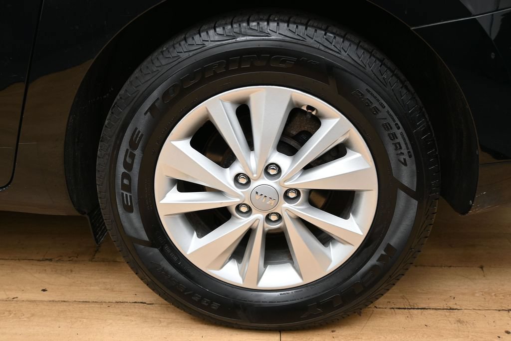 Used 2018 Kia Sedona L FWD image 12