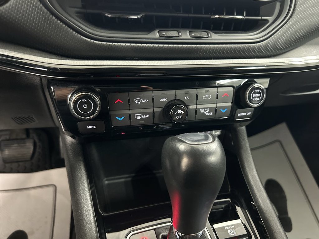 Used 2022 Jeep Compass Trailhawk w/ Trailhawk Convenience Group AWD/4WD image 16