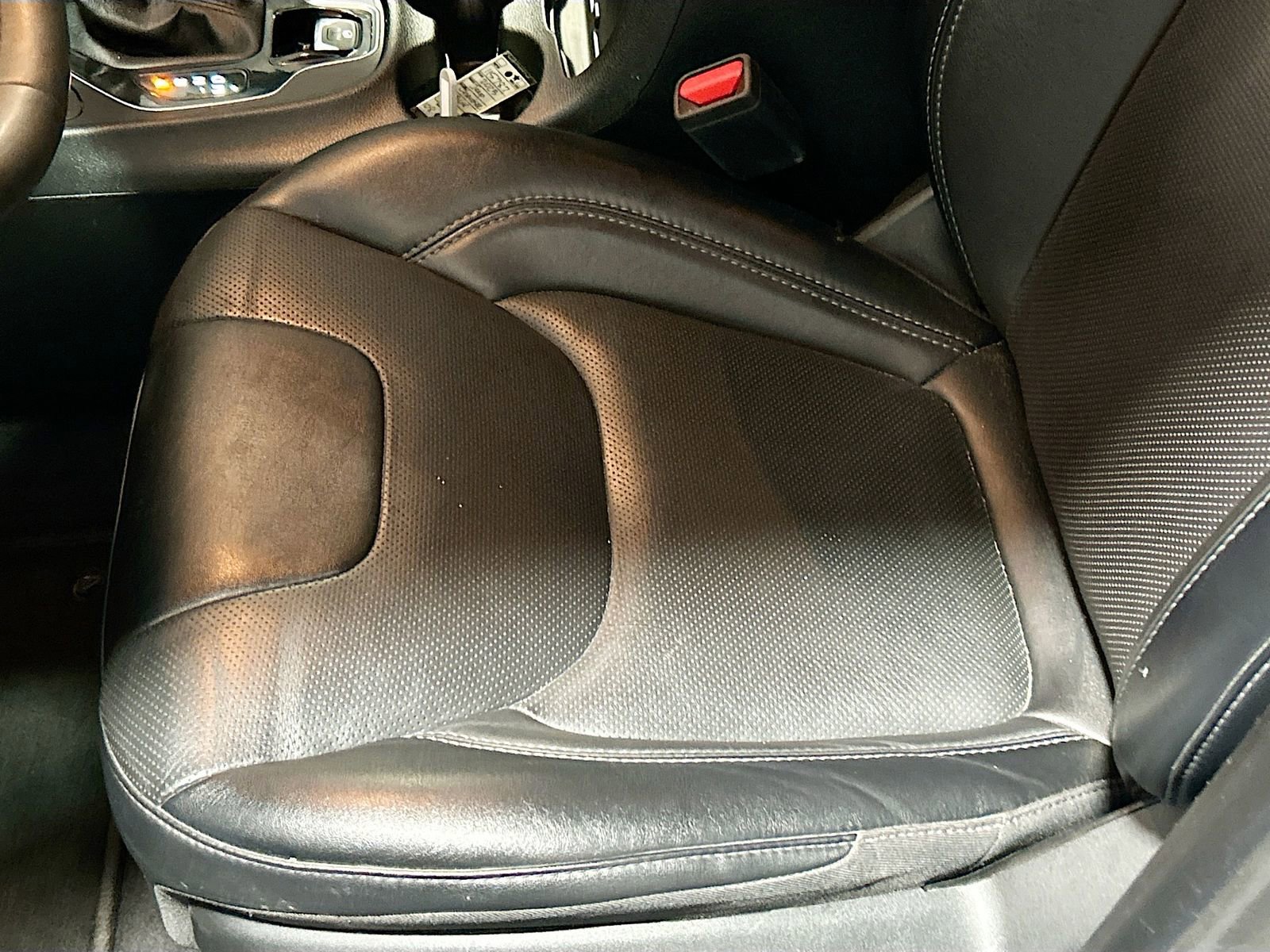 Used 2023 Jeep Cherokee Altitude Lux AWD/4WD image 19