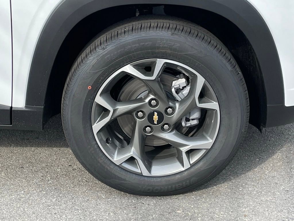 New 2026 Chevrolet Trax LT w/ Driver Confidence Package image 32