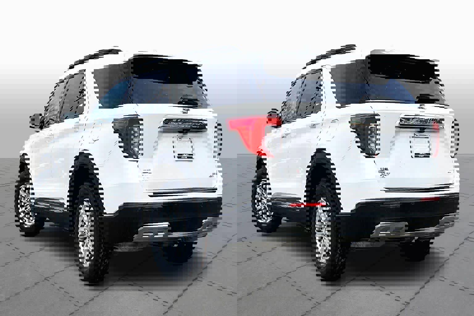 Used 2023 Ford Explorer XLT w/ Equipment Group 202A image 12