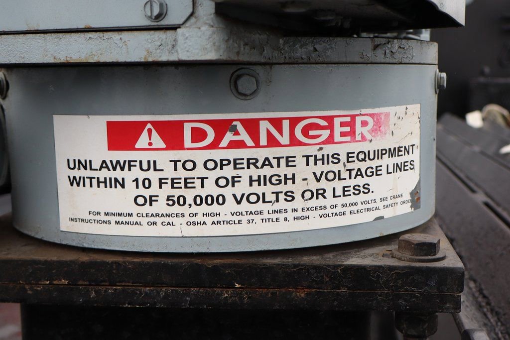 Used 2011 Ford F550 4x4 Crew Cab Super Duty w/ Payload Upgrade Pkg image 45