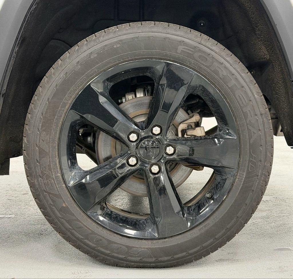 Used 2023 Jeep Grand Cherokee Altitude image 9