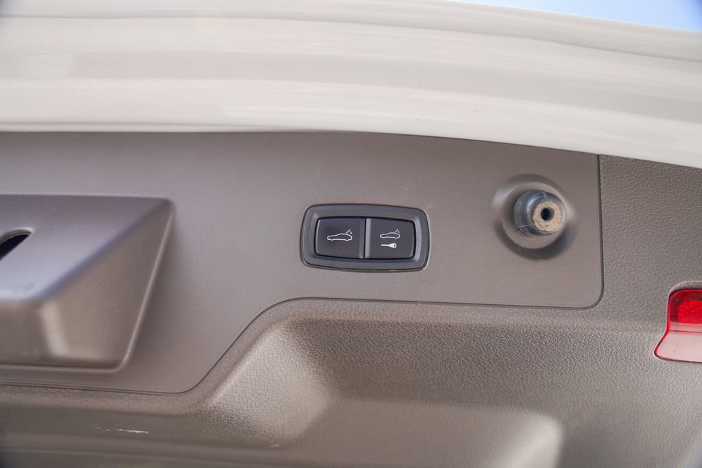 Used 2019 Porsche Panamera 4 AWD/4WD image 38
