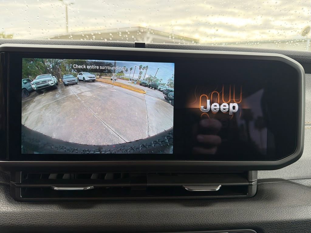 Used 2025 Jeep Wrangler Willys image 27