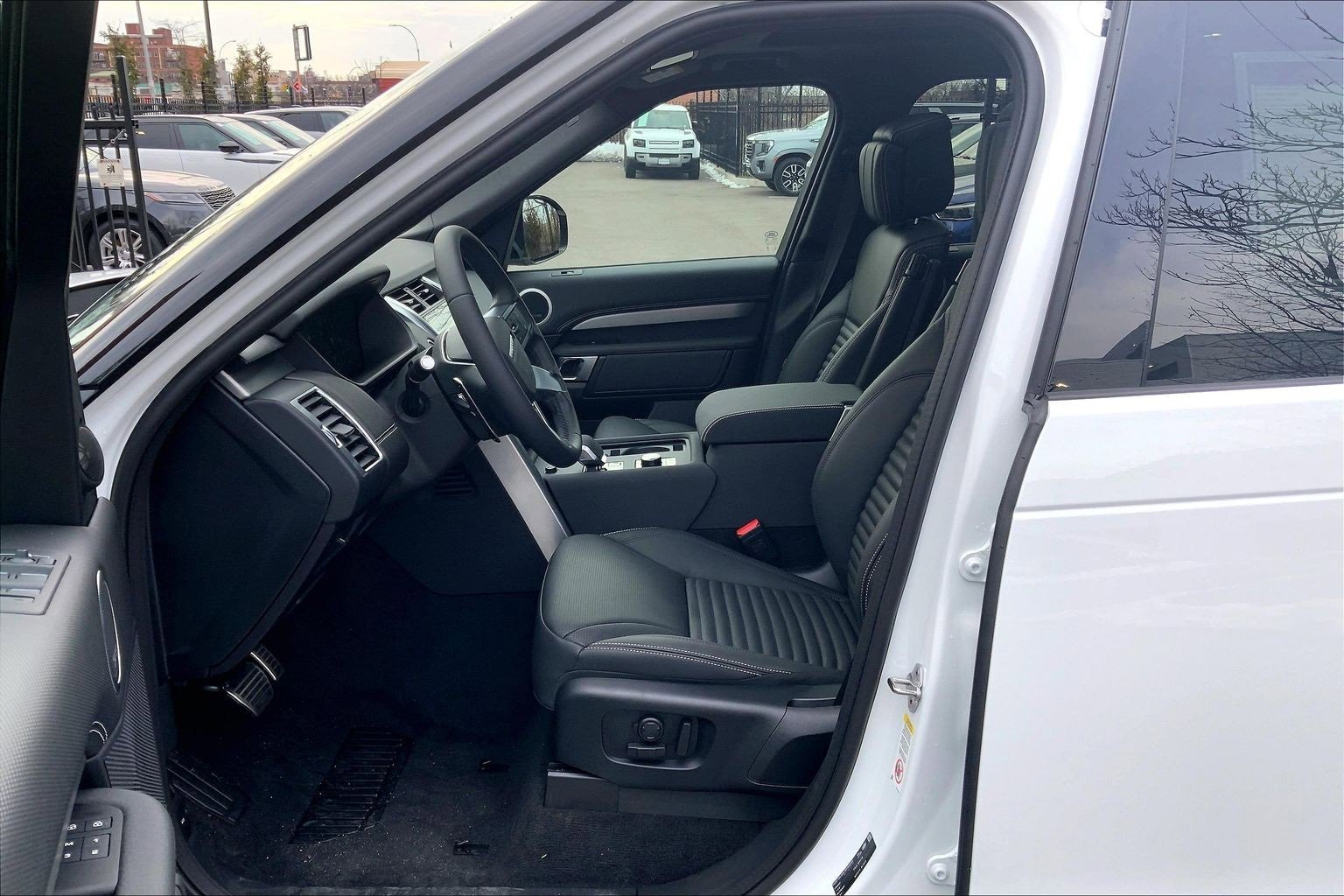 New 2026 Land Rover Discovery Limited Edition image 9