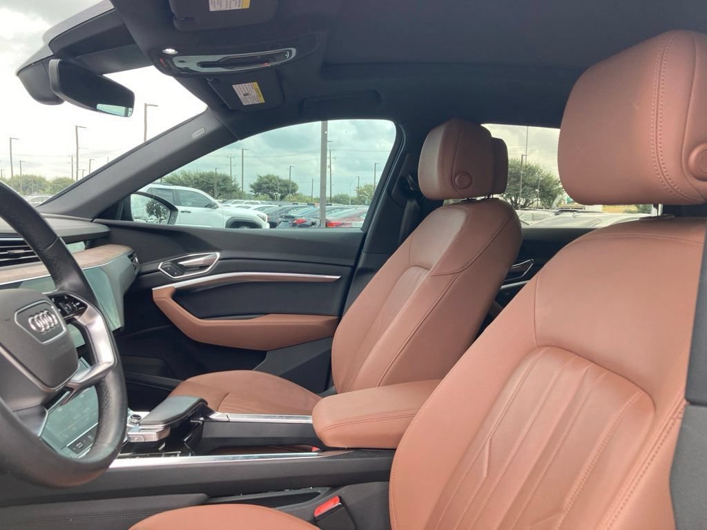 Used 2022 Audi e-tron Premium AWD/4WD image 25