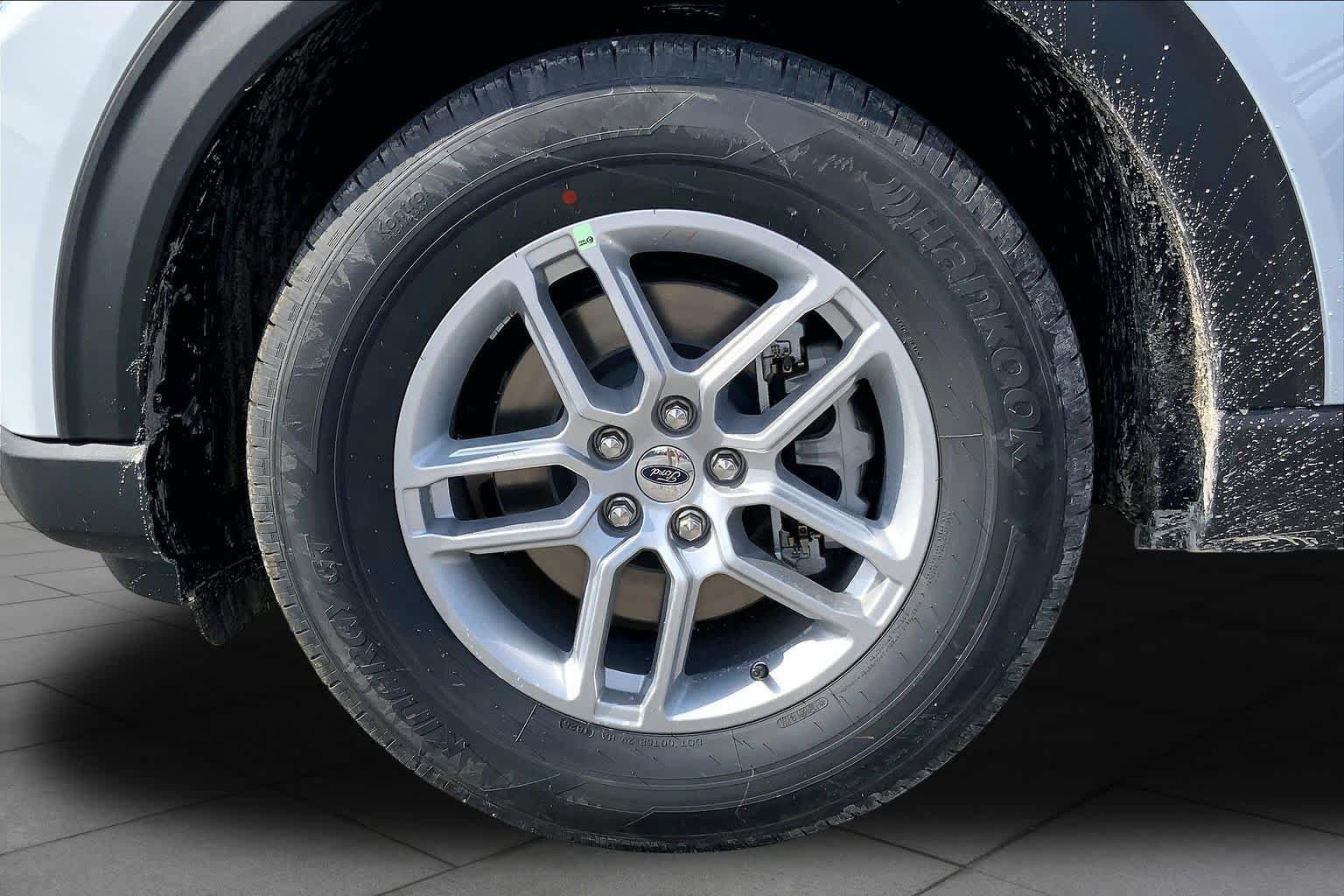 New 2026 Ford Explorer Active AWD/4WD image 8