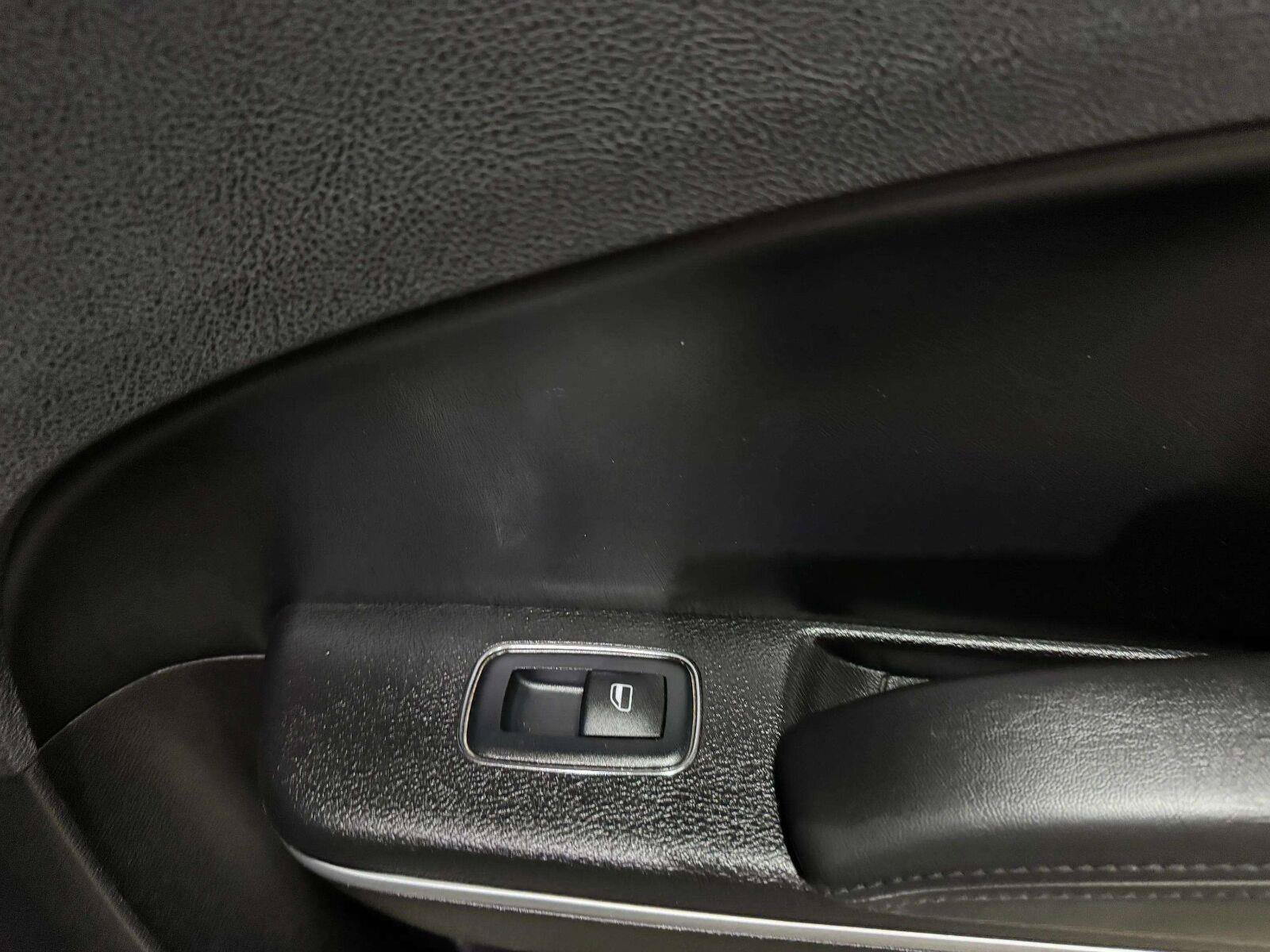 Used 2022 Chrysler 300 Touring w/ Sport Appearance Package RWD image 41
