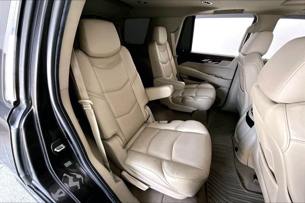 Used 2017 Cadillac Escalade Luxury AWD/4WD image 36