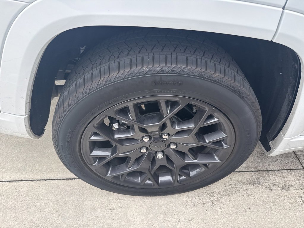 Used 2025 Jeep Grand Cherokee L Summit image 5