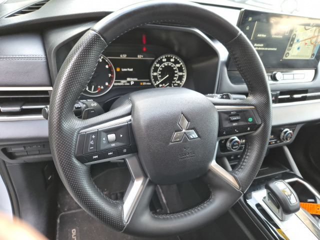 Used 2025 Mitsubishi Outlander SE AWD/4WD image 18