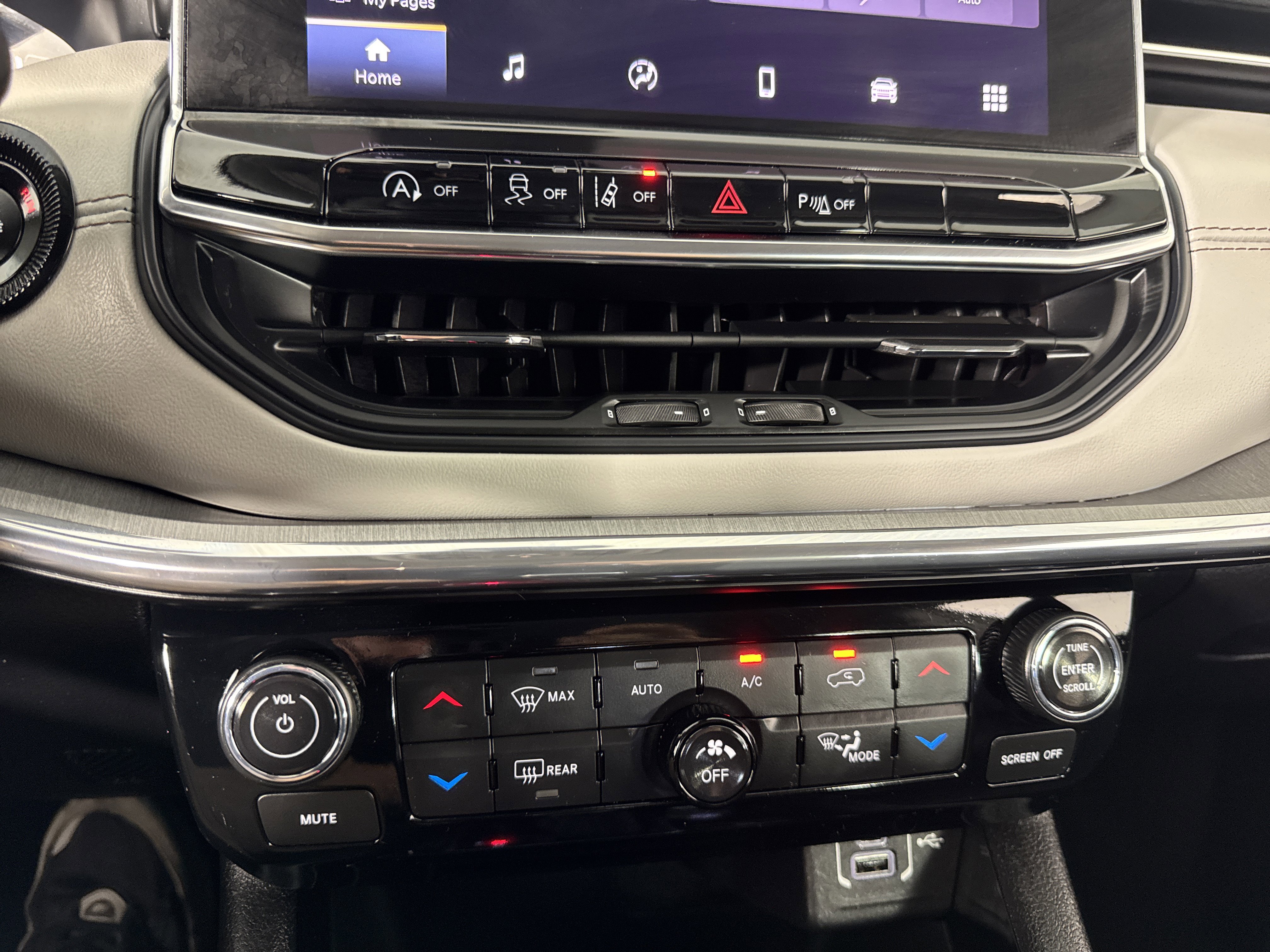 Used 2022 Jeep Compass Limited image 31