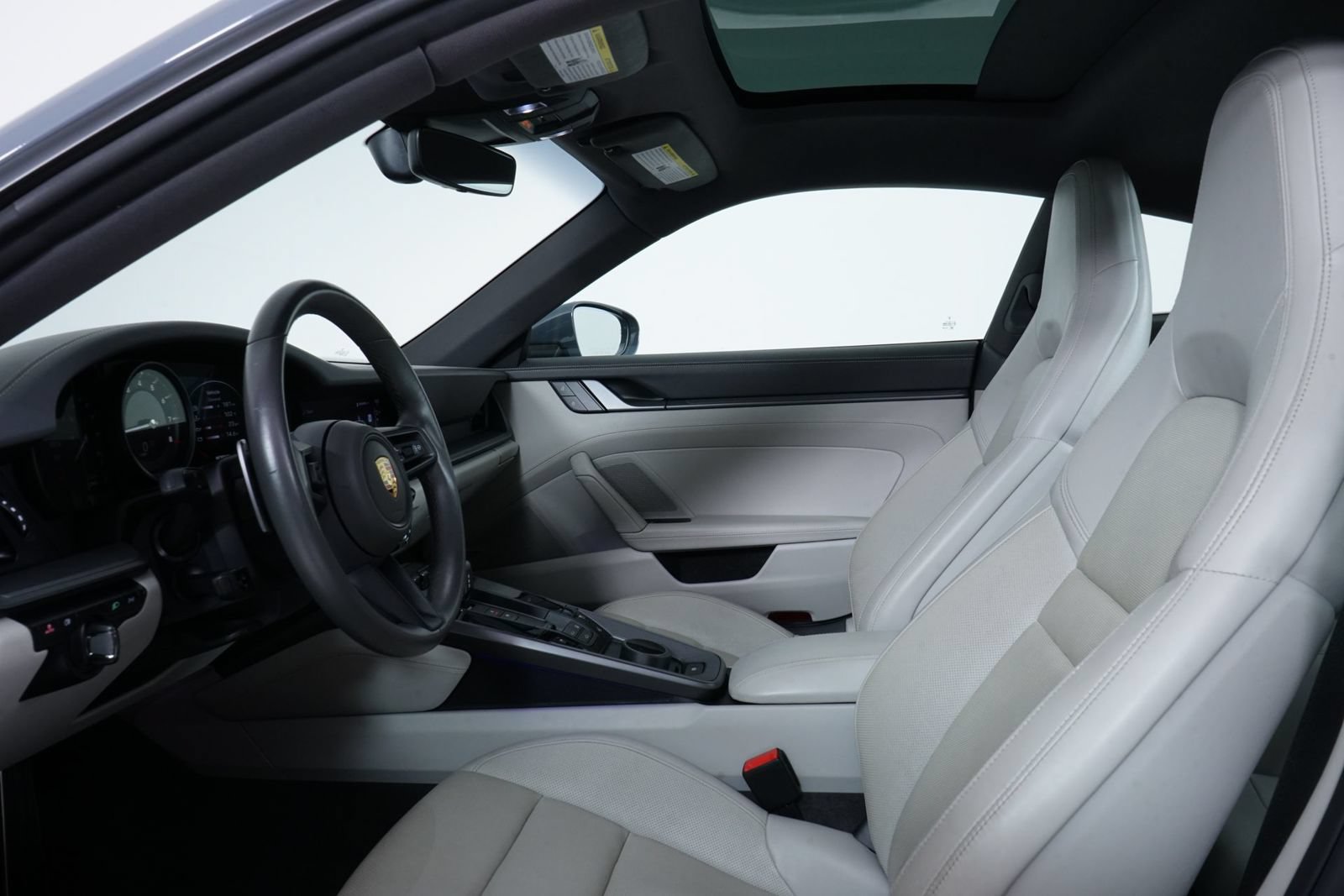 Used 2024 Porsche 911 Carrera RWD image 5