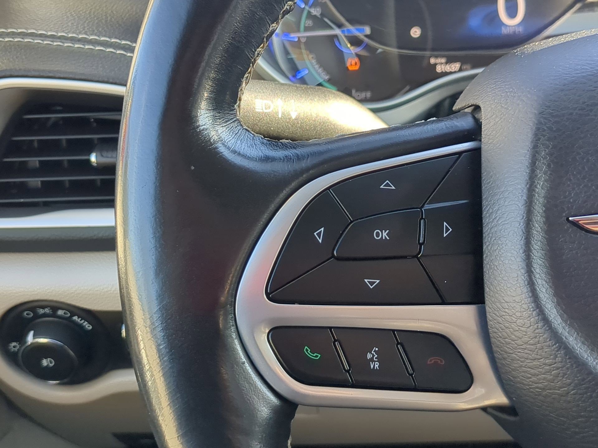 Used 2021 Chrysler Pacifica Touring-L image 17